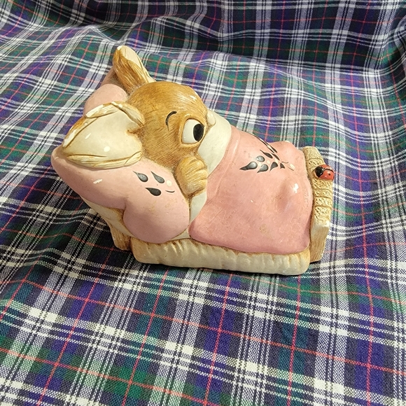 Pendelfin Wakey Figurine - Vintage Pendelfin Figurine - Wakey with Pink Blanket - Picture 4 of 6